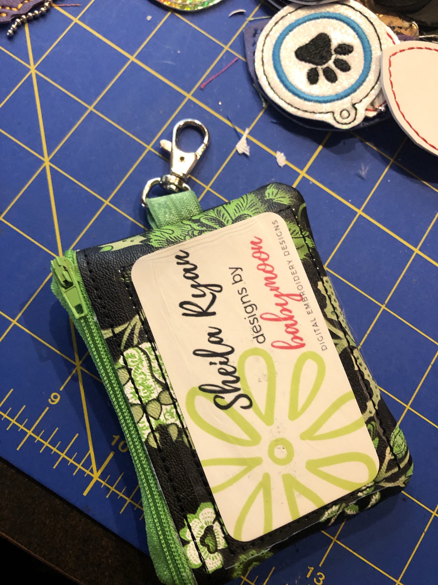 DBB Badge Bag Side Zipper Bag Design for 5x7 Hoops