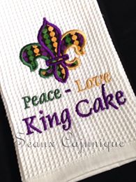 AGD 2452 Peace Love King Cake