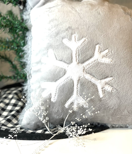 DBB Simple Snowflake Applique Design - Four Sizes 5x7, 6x10, 8x8, 10x10