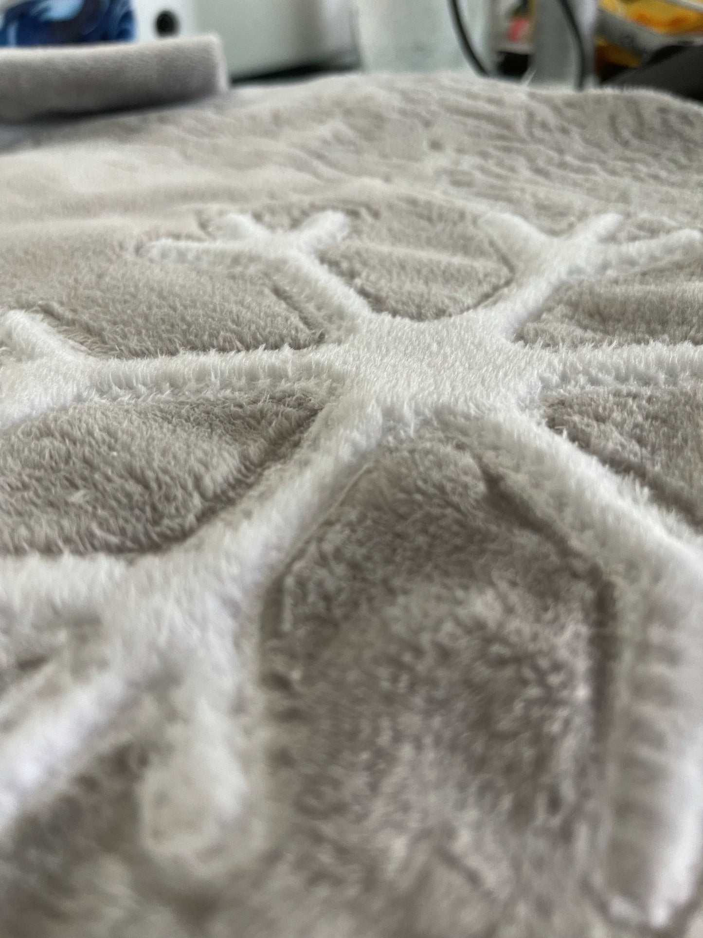 DBB Simple Snowflake Applique Design - Four Sizes 5x7, 6x10, 8x8, 10x10
