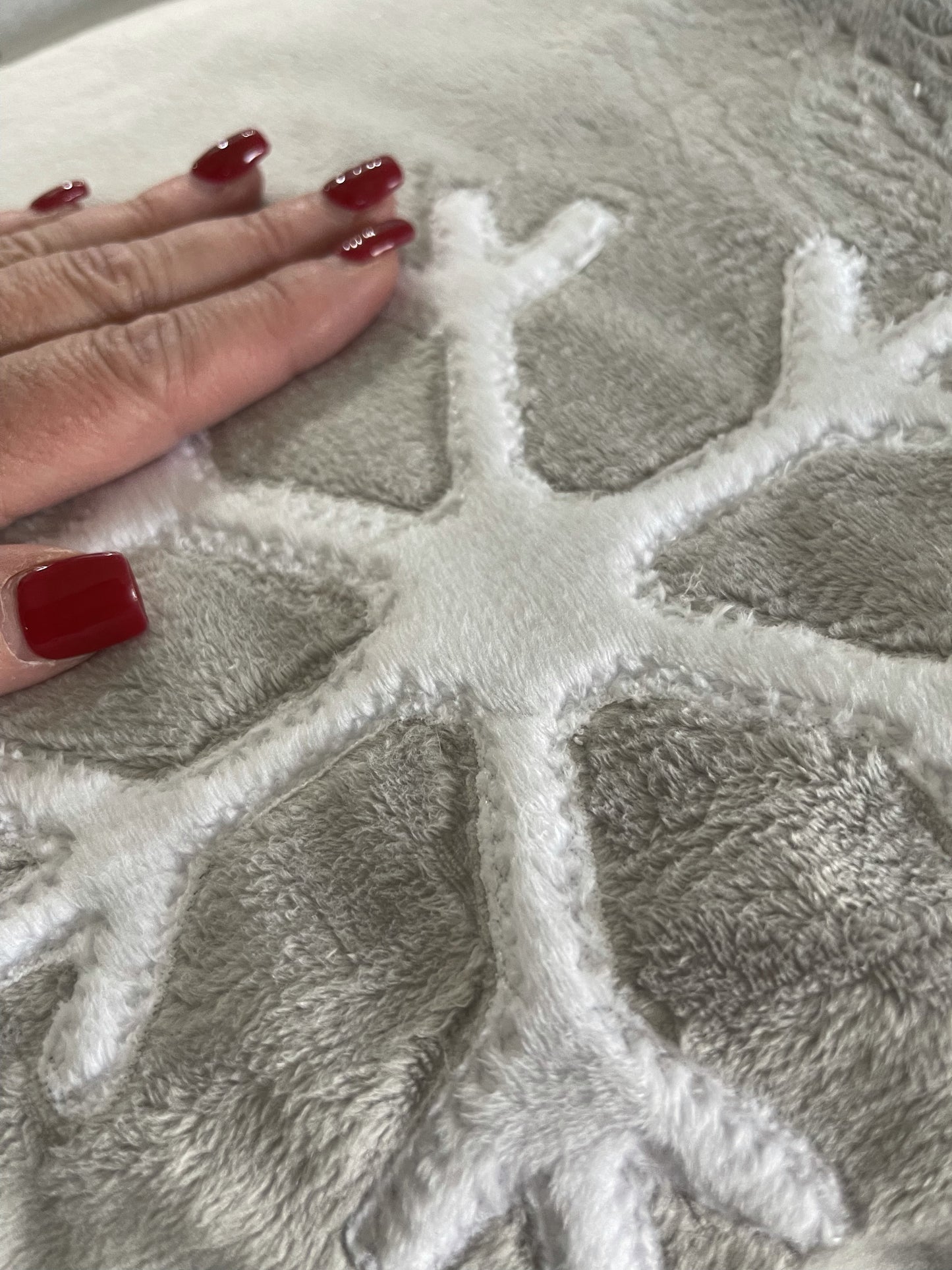 DBB Simple Snowflake Applique Design - Four Sizes 5x7, 6x10, 8x8, 10x10