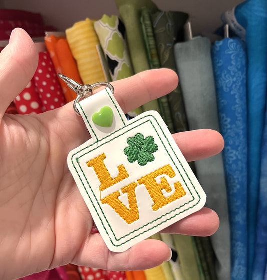 DBB Shamrock Love Snap Tab 4x4 and 5x7